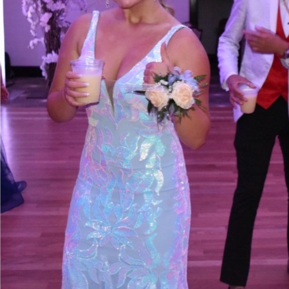 Size 4 Worn ONCE Jovani Prom dress. No rips, no pulls, no stains - Picture 4 of 6